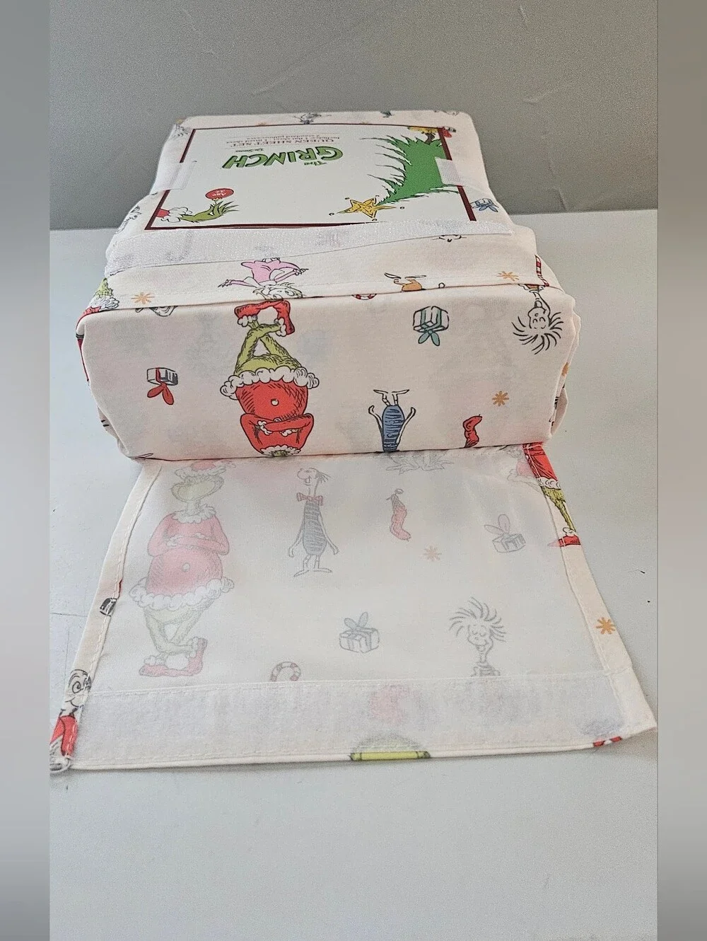 Dr. Seuss The Grinch Holiday Sheet Set - White, Green & Red